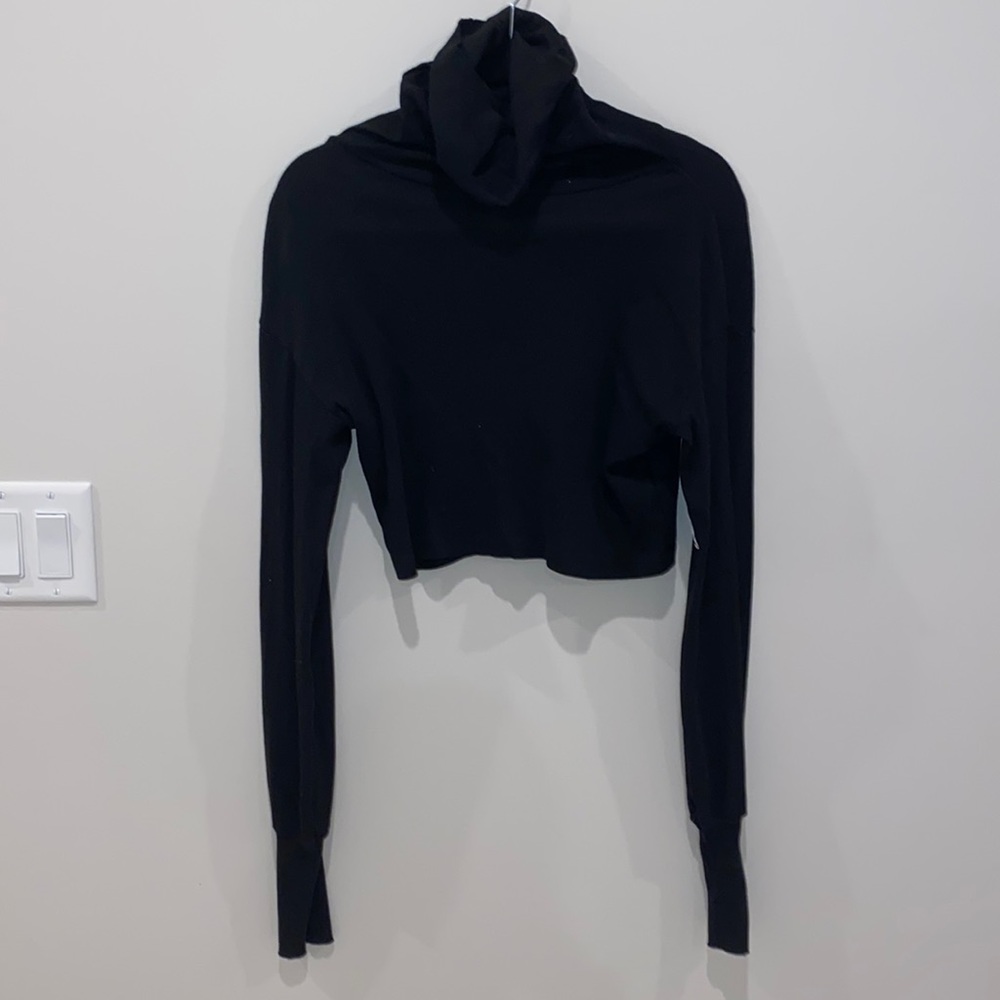 BRANDY MELVILLE TURTLENECK TOP!!